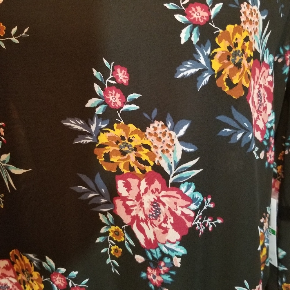 Lily Black floral 3/4 bell sleeve blouse - Picture 2 of 8